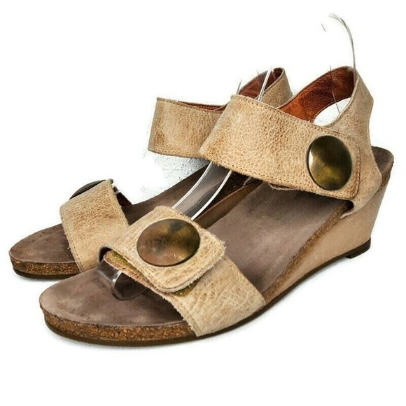 Taos Carousel Tan Leather Strap Cork Wedge Sandals 3209 - Picture 1 of 12